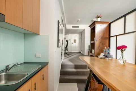Roma Studio Apartment In Collins Street Melbourne Luaran gambar